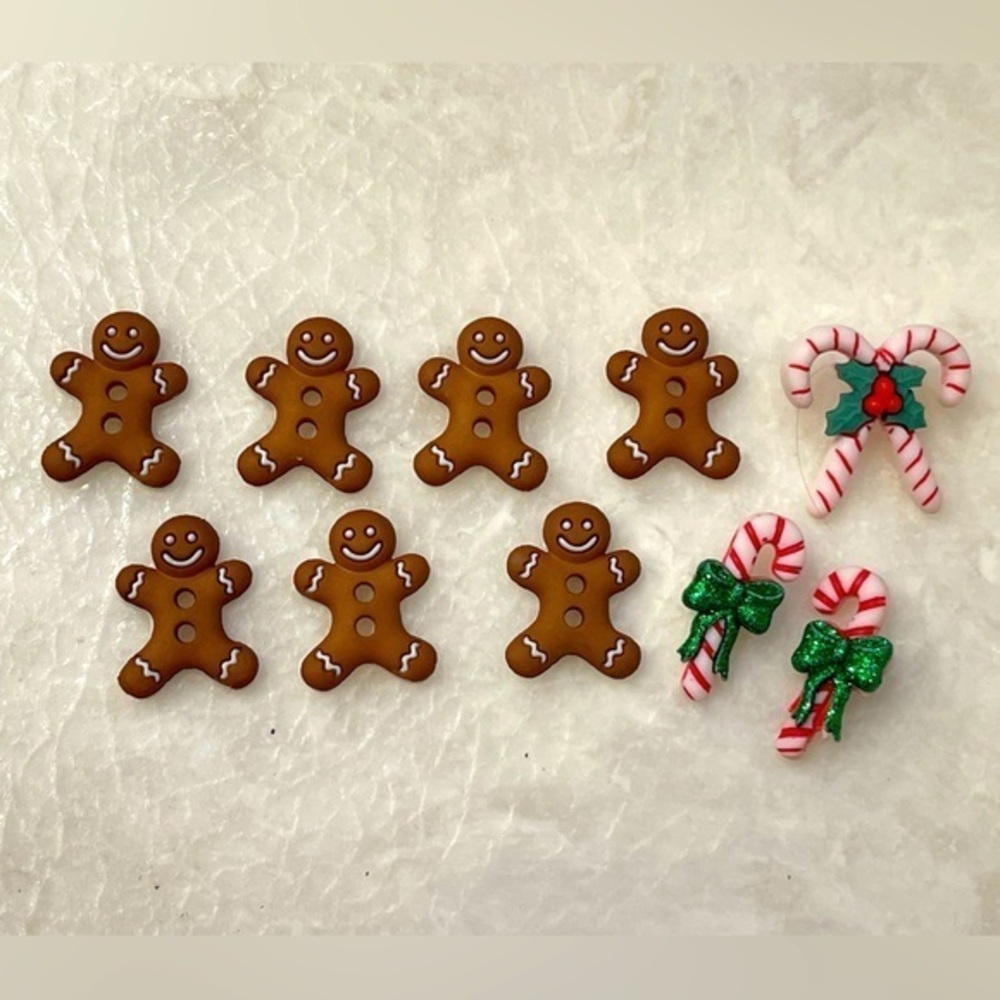 🎄🎄🎄NEW! 🎄 🎄🎄Gingerbread Man Candy Cane Christmas Craft Buttons Lot of 10